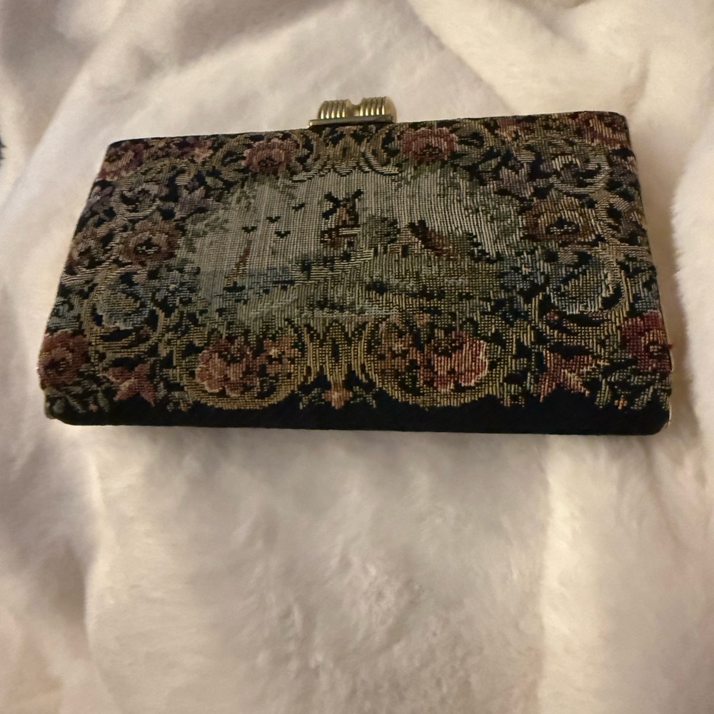 Rare Vintage Elegant Gold and Black Tapestry Clutch - Picture 7 of 8